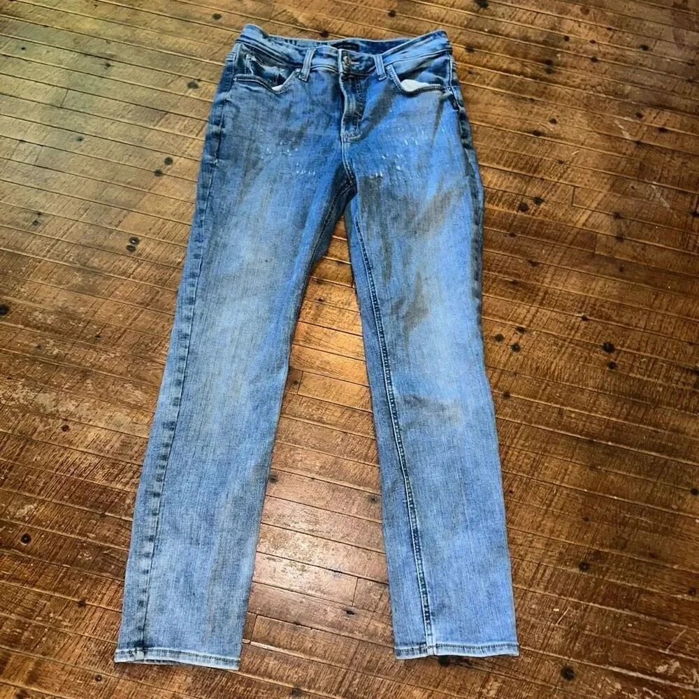 Silver distressed acid wash Avery Straight 30x31 jeans